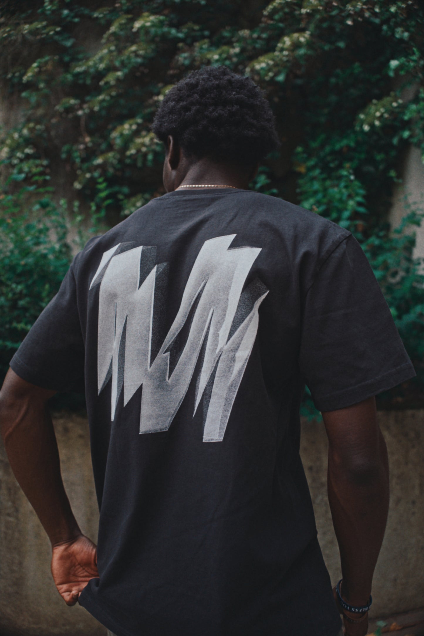Chrome "M" logo - Vintage Black